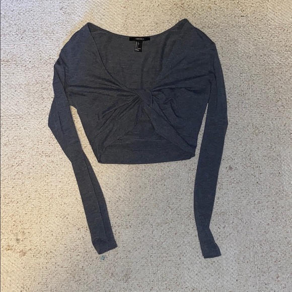Long sleeve crop top with twist in the middle - Picture 1 of 4